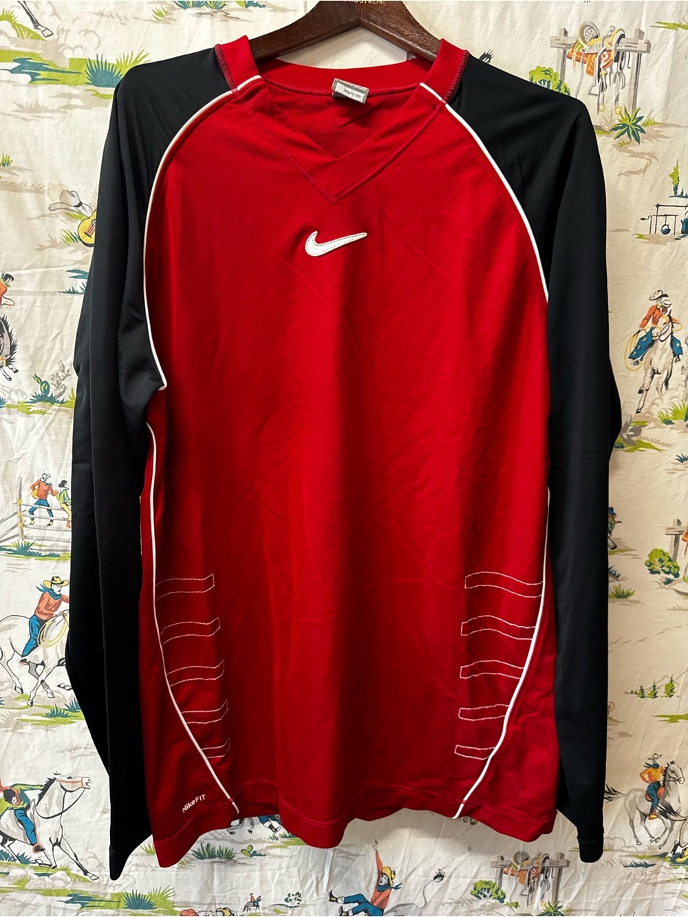 Nike Men’s Red and Black Long-Sleeve Athletic Top Nike FitDry size large